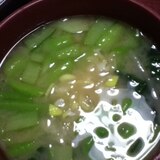 小松菜とワカメのタヌキ味噌汁